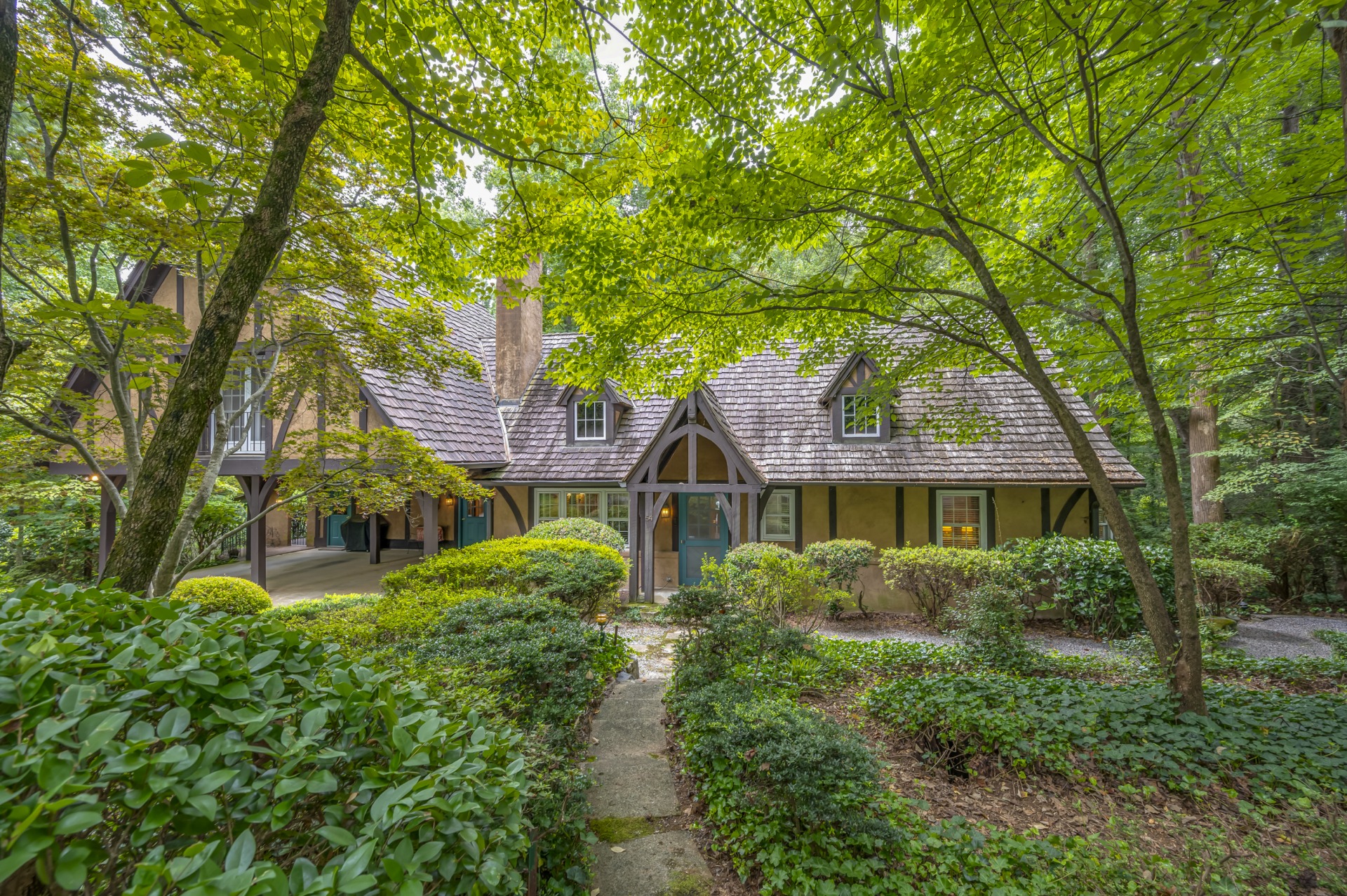 54 Melrose Lane, Tryon, walking distance to Downtown